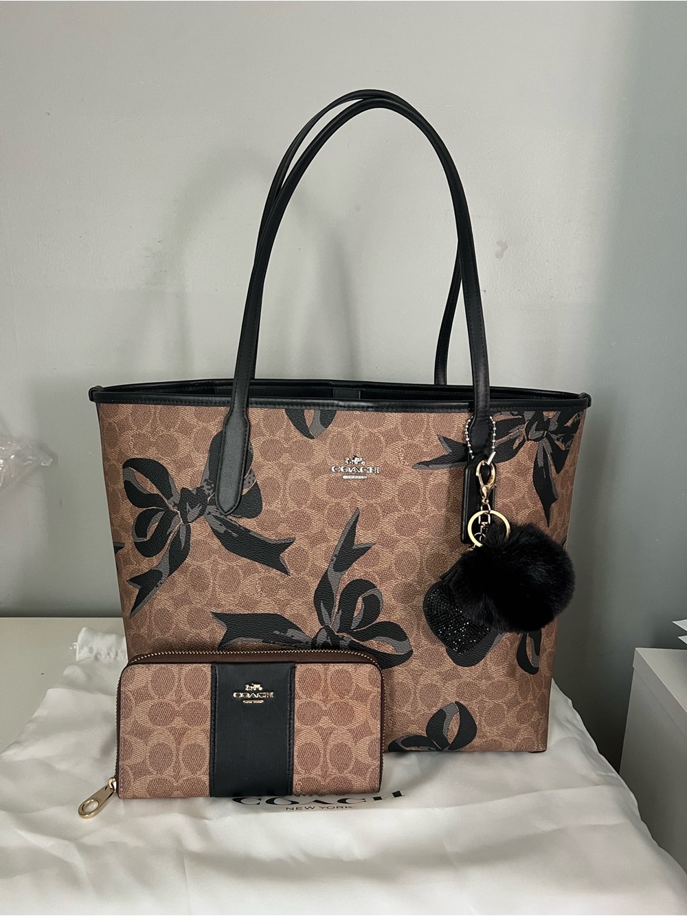Coach City Tote Bag With Bow Print With Wallet and Bag Organizer